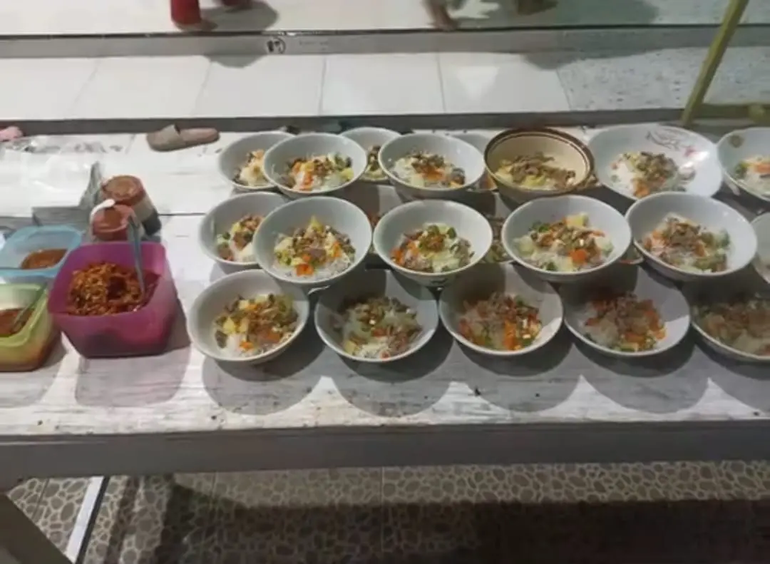 Nasi Sop Tenda Biru: Warisan Rasa dari Cilacap yang Tak Pernah Usang